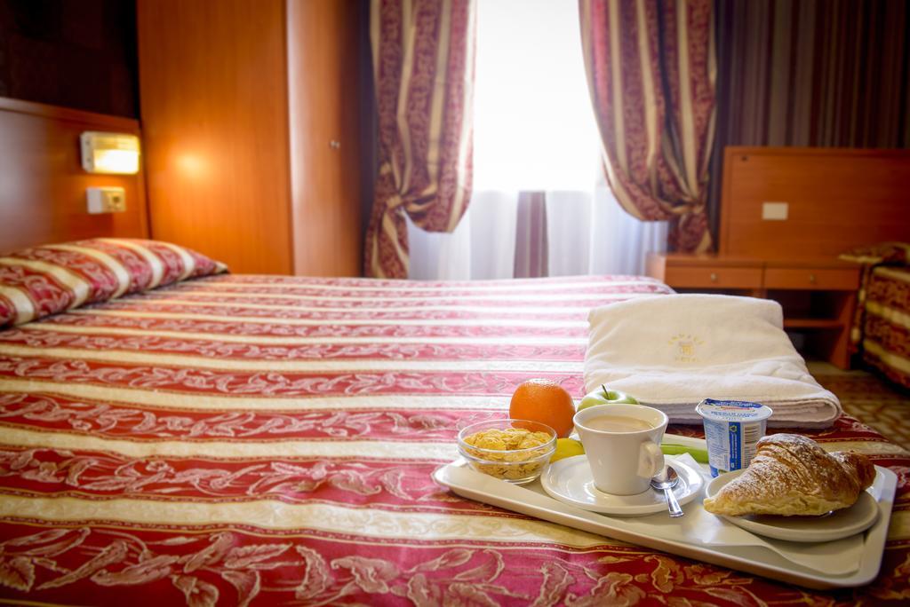 Hotel Emmaus Roma Exterior foto