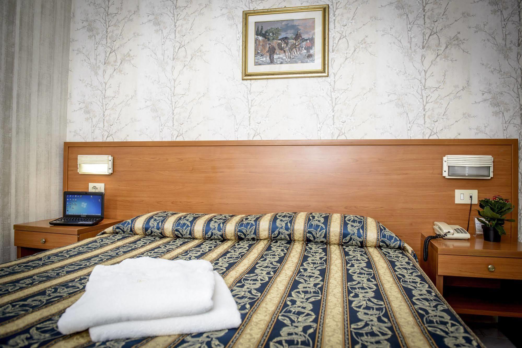 Hotel Emmaus Roma Exterior foto