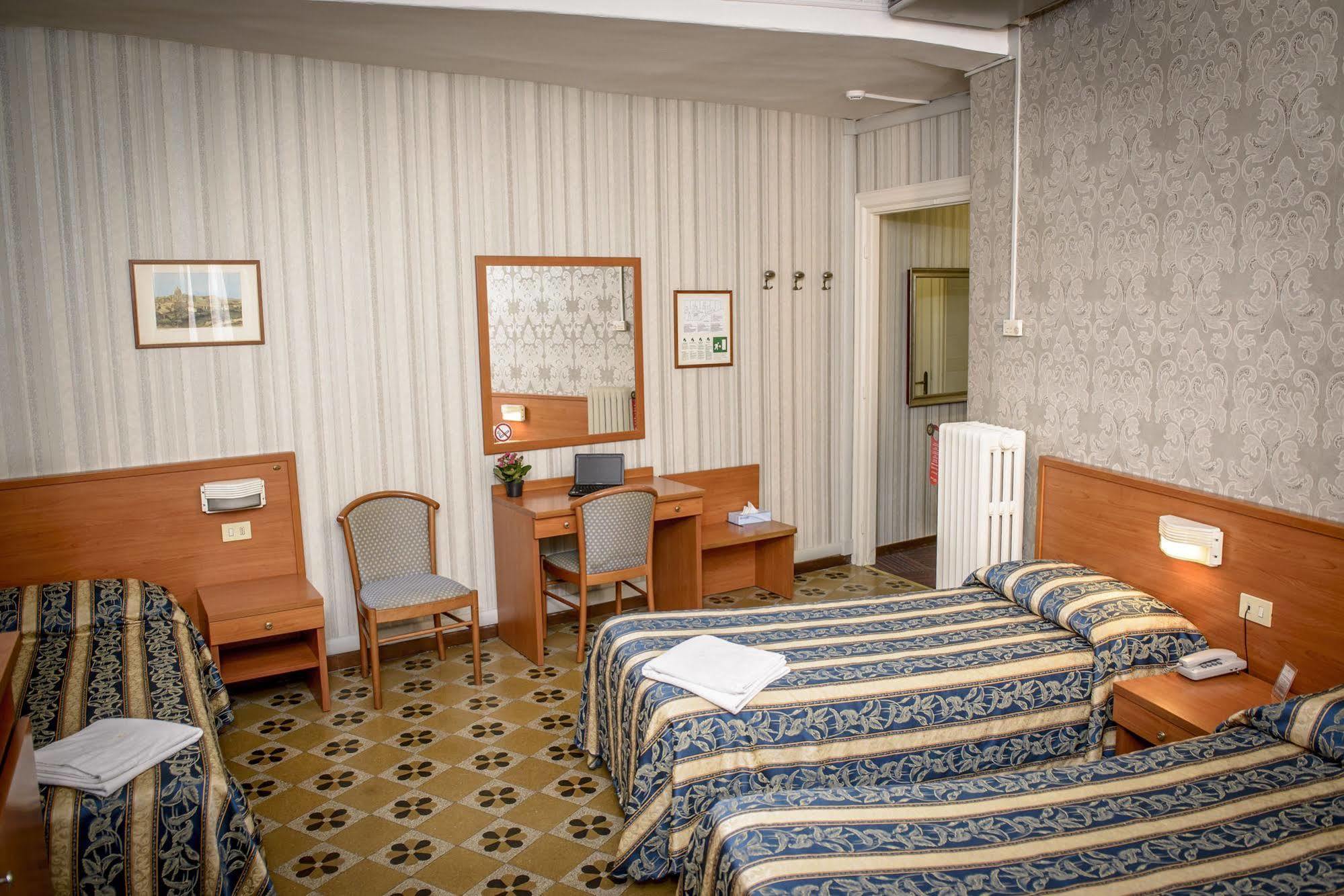 Hotel Emmaus Roma Exterior foto
